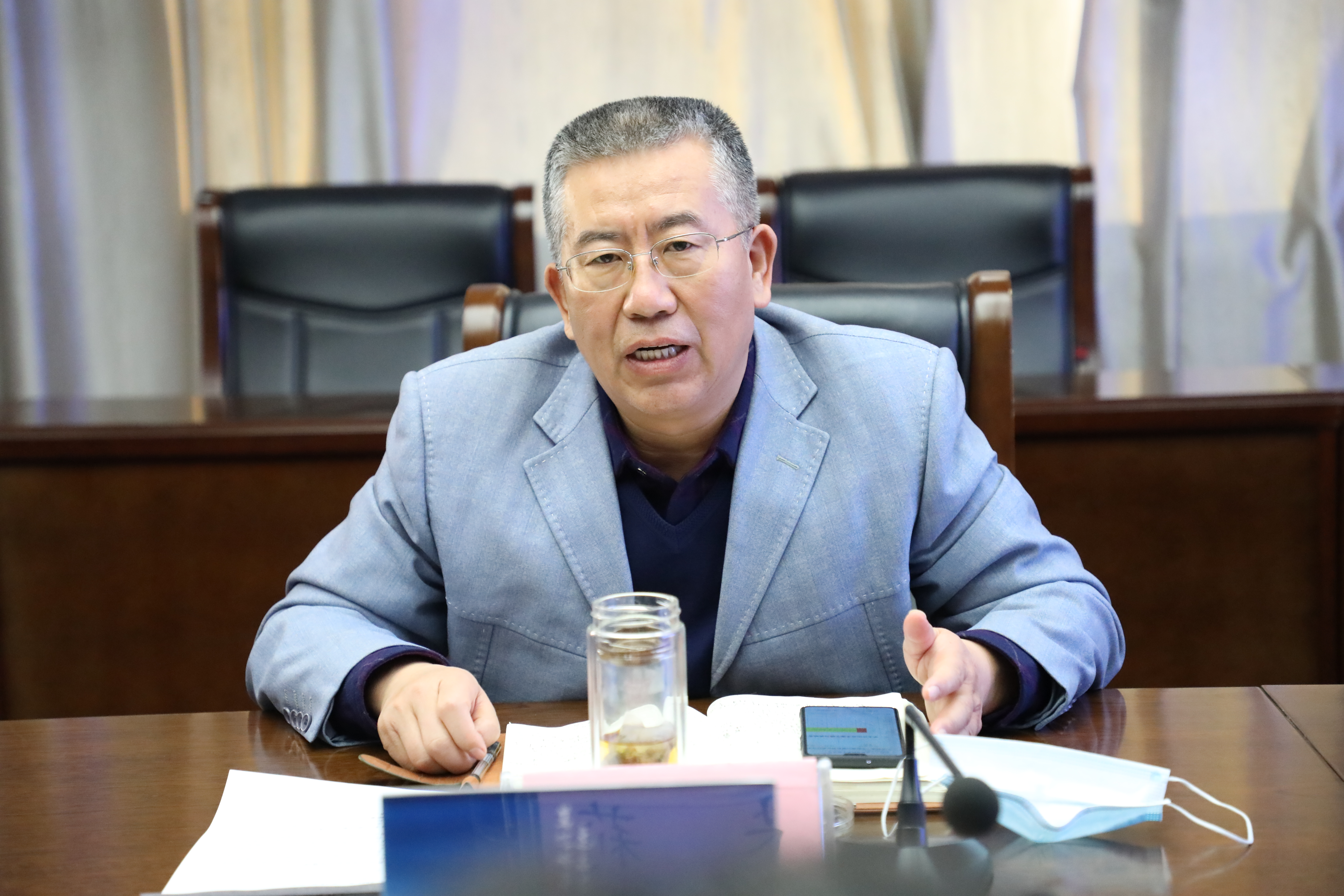 党委书记赵利宁主持会议并作总结讲话